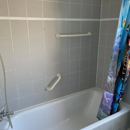 Komfortables Apartment, Ihr Zuhause Auf Zeit Mit 3 Schlafzimmern, 2 Balkonen, Netflix & 24h Check-in شقة *
