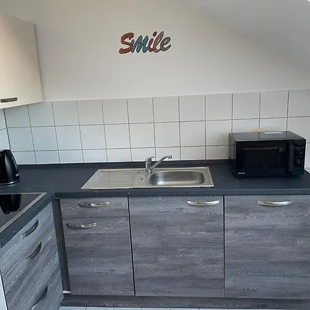 Apartamento Komfortables Apartment, Ihr Zuhause Auf Zeit Mit 3 Schlafzimmern, 2 Balkonen, Netflix & 24h Check-in Radefeld