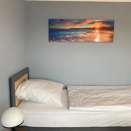 Komfortables Apartment, Ihr Zuhause Auf Zeit Mit 3 Schlafzimmern, 2 Balkonen, Netflix & 24h Check-in